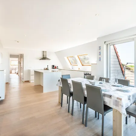 In With Sea View, Cleaning Included Appartamento
