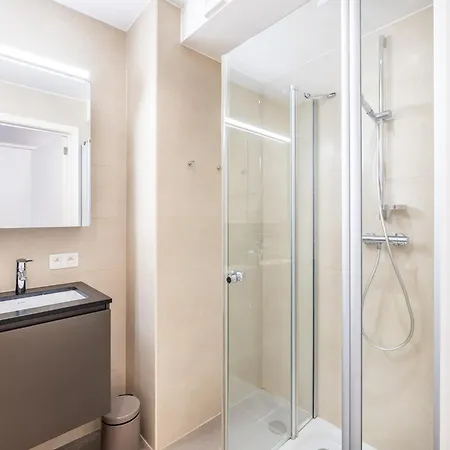In With Sea View, Cleaning Included