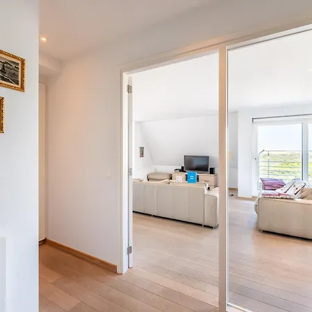 In With Sea View, Cleaning Included Appartement